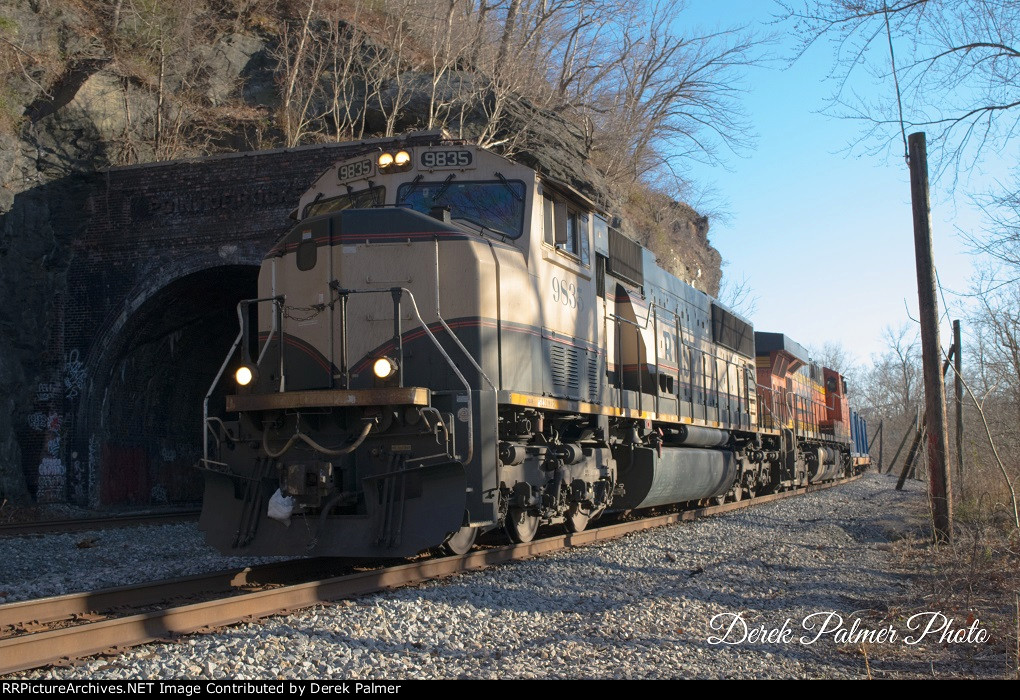 BNSF 9835 leads B709